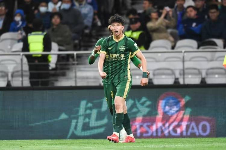 本土球员崭露头角，为球队赢得胜利的简单介绍