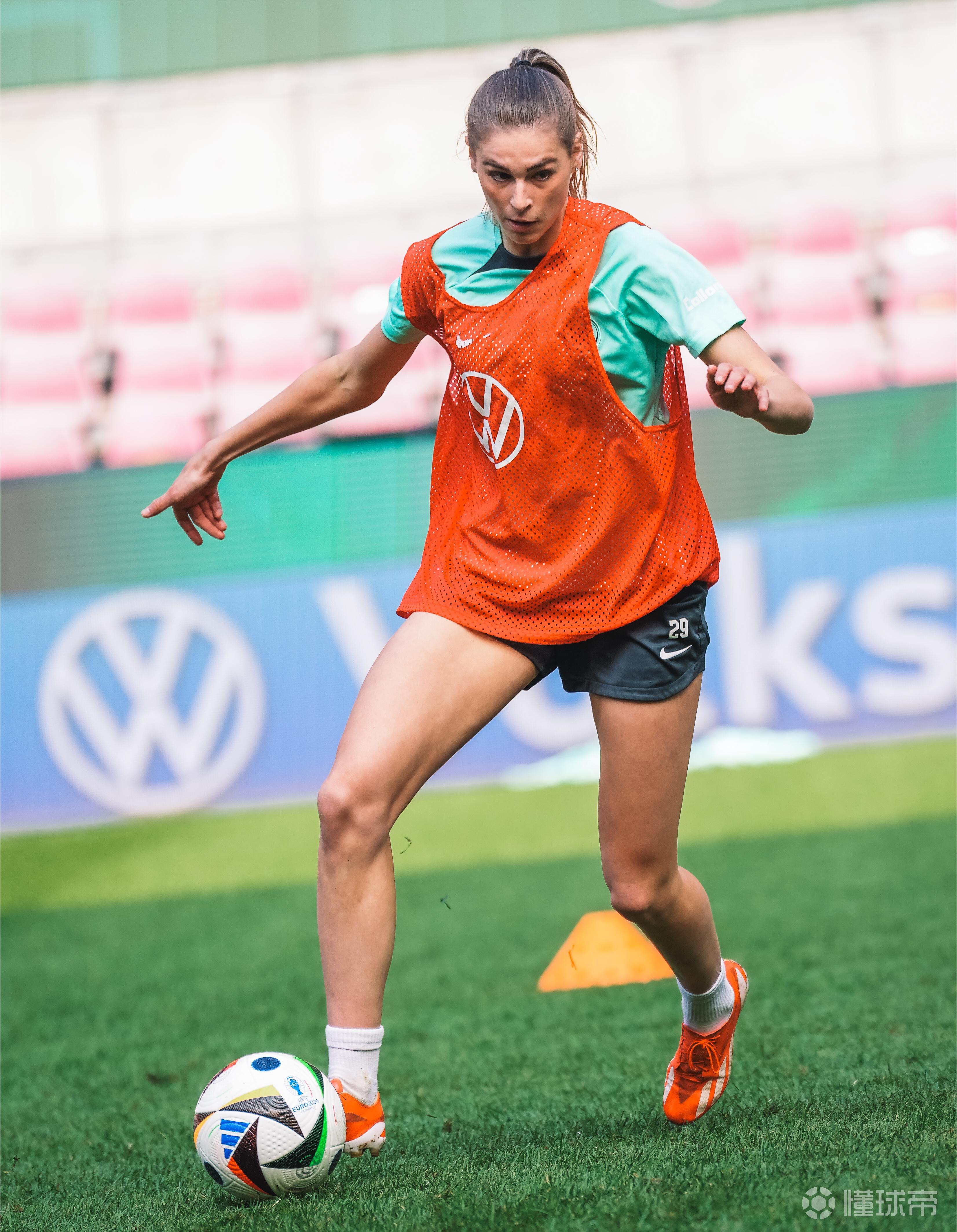 加拿大女足联赛新季season吹响号角