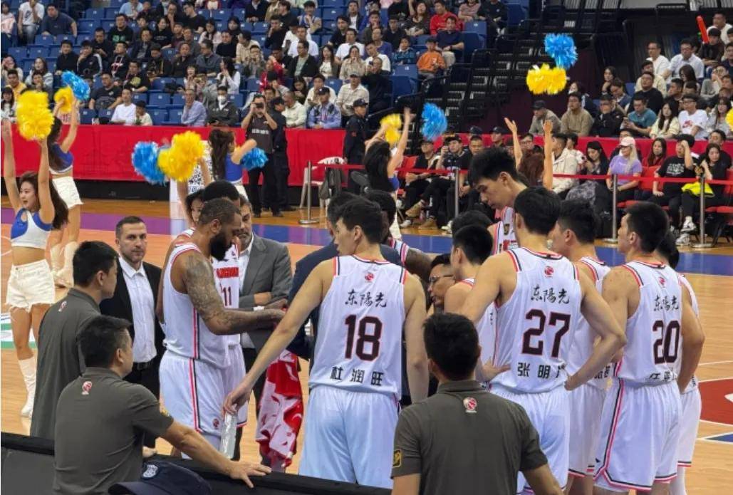 广东男篮在客场比赛中取得胜利