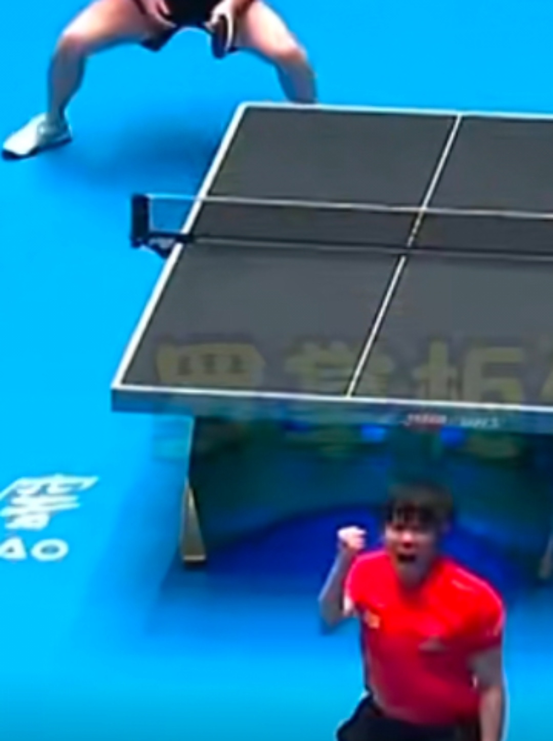 顶尖球员精湛技艺赢得观众阵阵掌声 顶尖球员精湛技艺赢得观众阵阵掌声