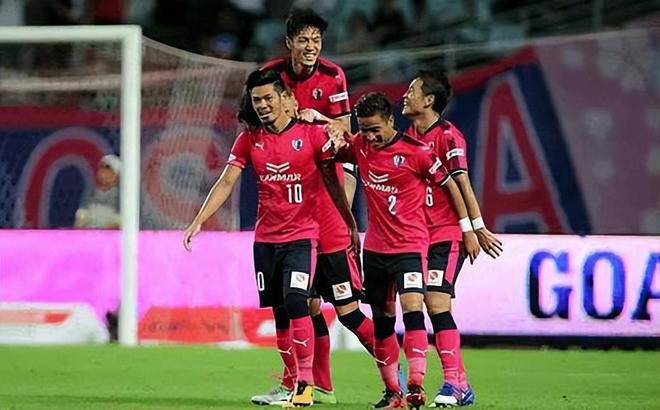 包含沙尔克球队迎来一场胜利，士气大振提升排名的词条