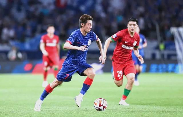 上海德比大战开讲精彩纷呈角逐胜负 上海德比大战开讲精彩纷呈角逐胜负