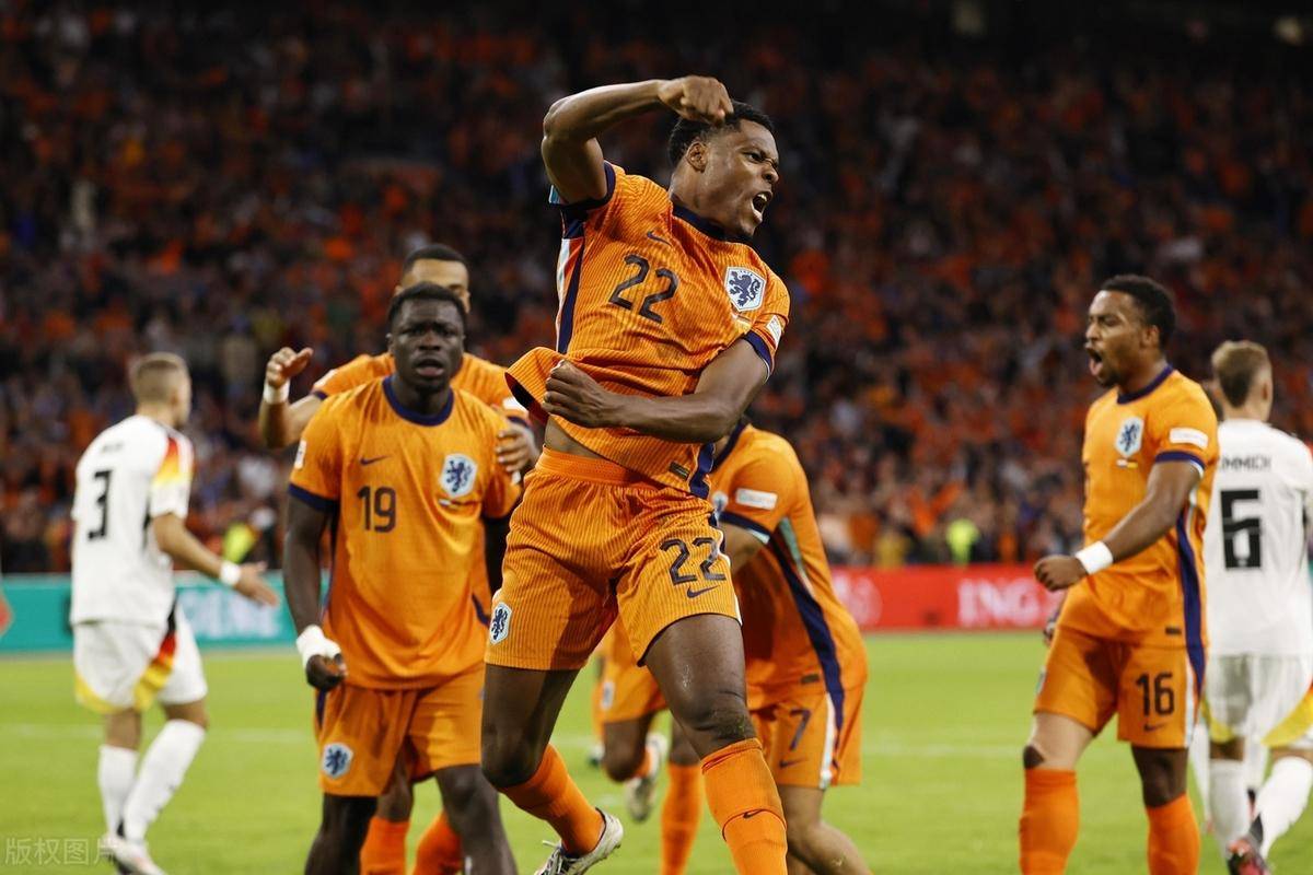 荷兰队击败德国队,晋级排名第一 荷兰队击败德国队,晋级排名第一