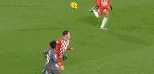 包含皇家马德里中场连番伤退，战绩有所下滑的词条