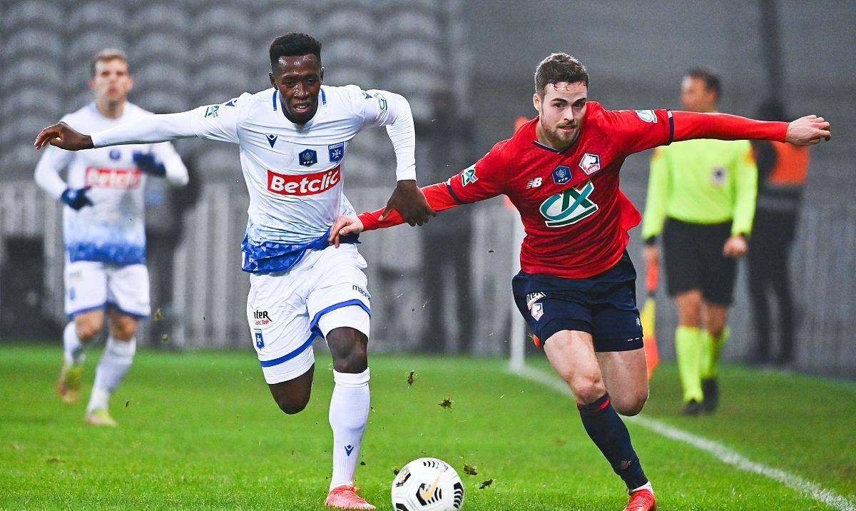 包含马赛球员开展团队训练,备战下一场对决的词条 包含马赛球员开展团队训练,备战下一场对决的词条