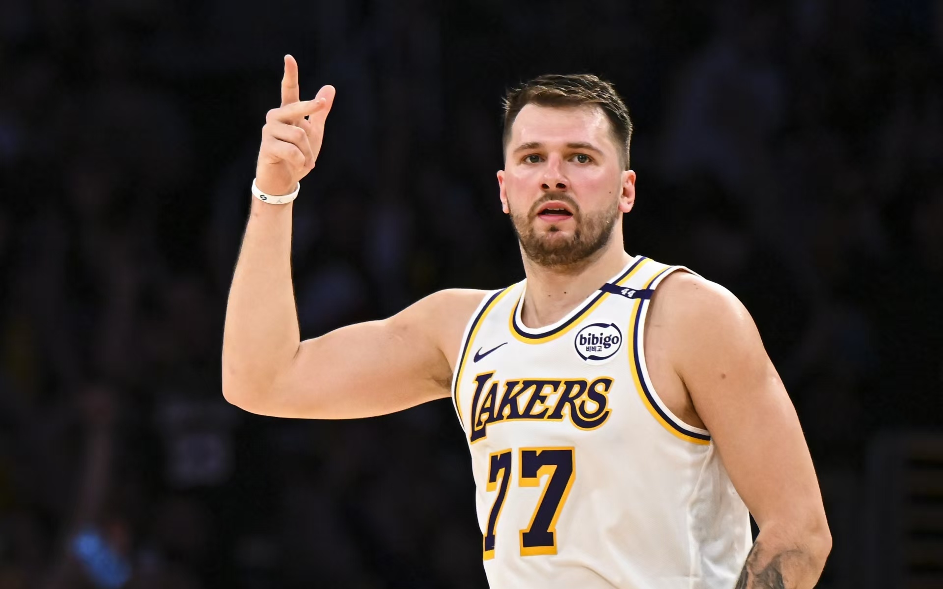 灰熊力克湖人，取得主场胜利