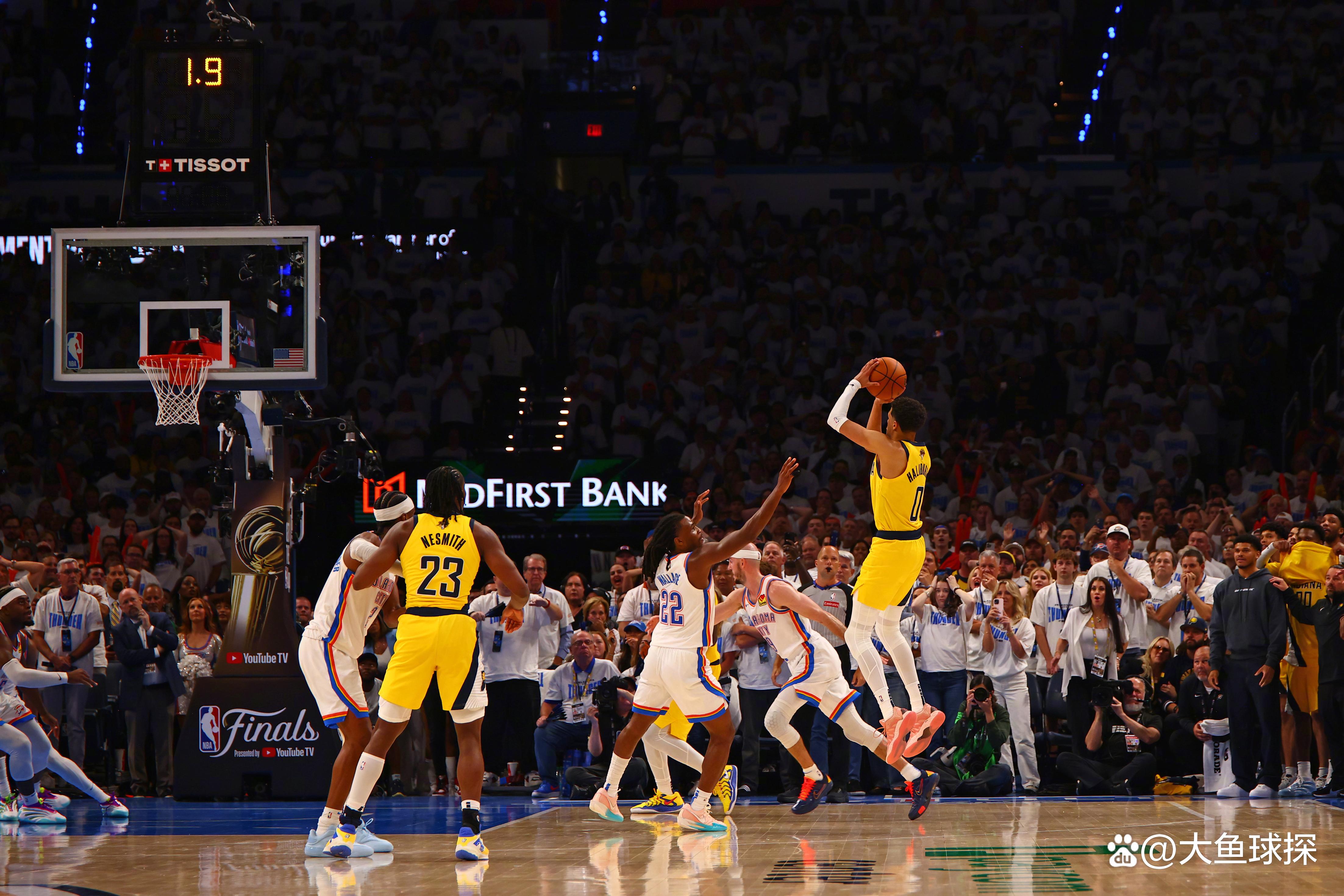 魔术惊艳逆转步行者，哈里斯季后赛首砍30+的简单介绍