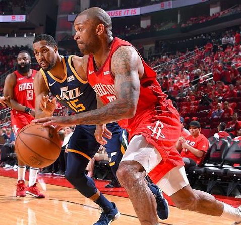 火箭外线火力全开,轻取对手压哨胜利 火箭外线火力全开,轻取对手压哨胜利