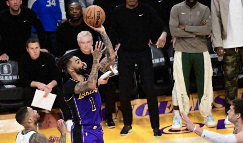 湖人负于雄鹿,遭遇两连败 湖人负于雄鹿,遭遇两连败