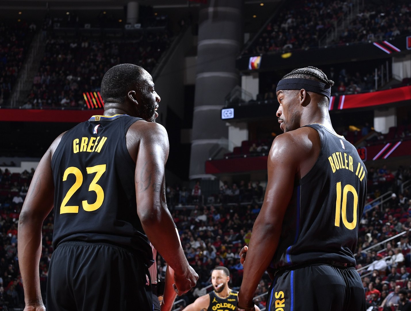 湖人负于雄鹿,遭遇两连败 湖人负于雄鹿,遭遇两连败